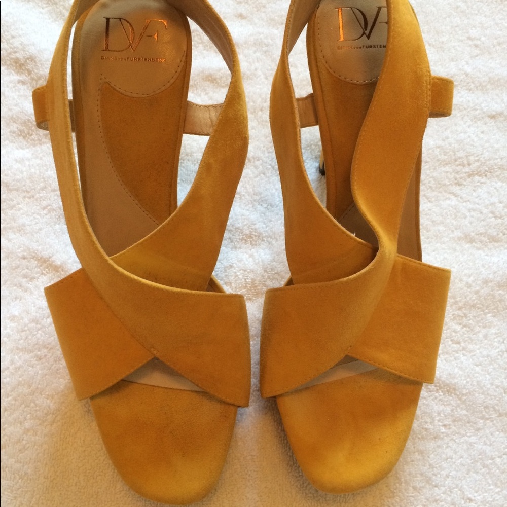 NWT Pristine DVF Yellow Suede Platform Heels  10M